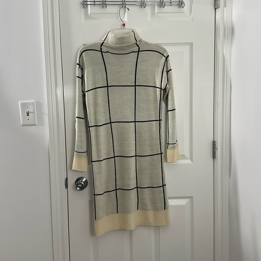 Simplee Turtle neck sweater dress Size S